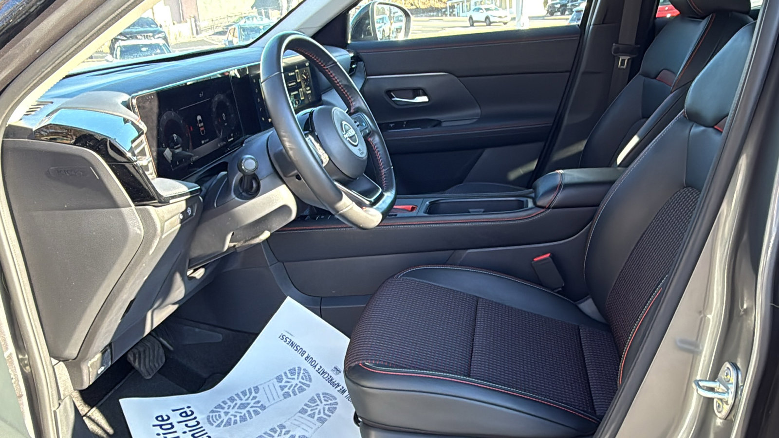 Certified 2025 Nissan Kicks SR image 19
