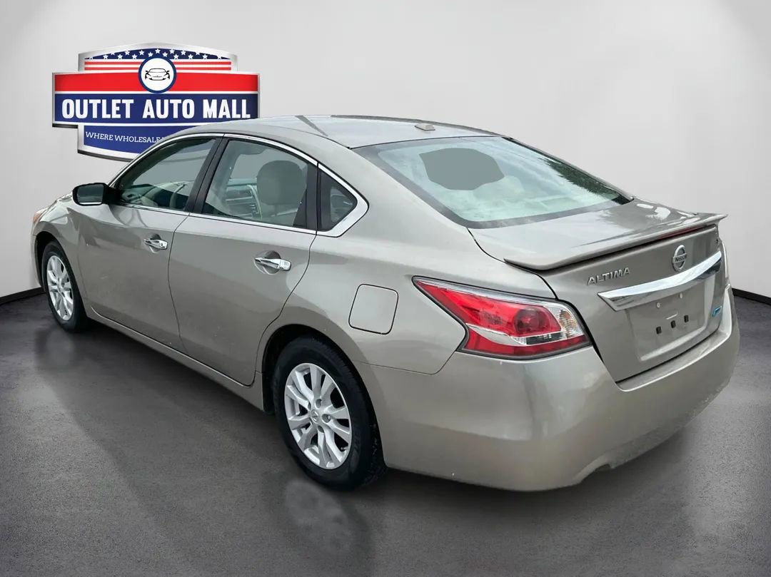 Used 2014 Nissan Altima 2.5 S w/ Sport Value Package FWD image 5