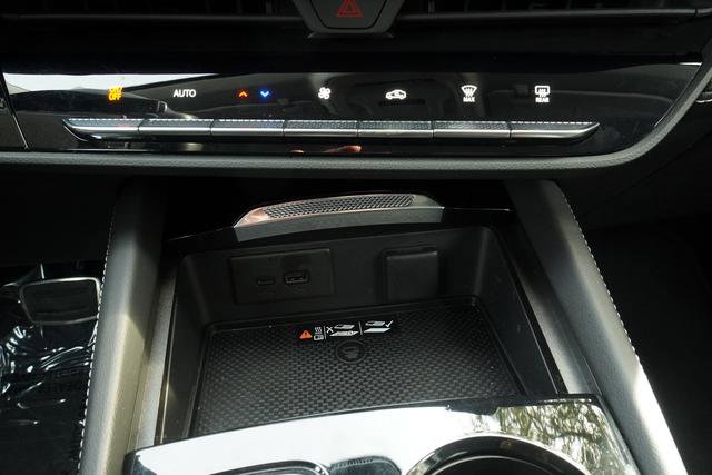 Used 2025 Buick Envision Sport Touring image 22