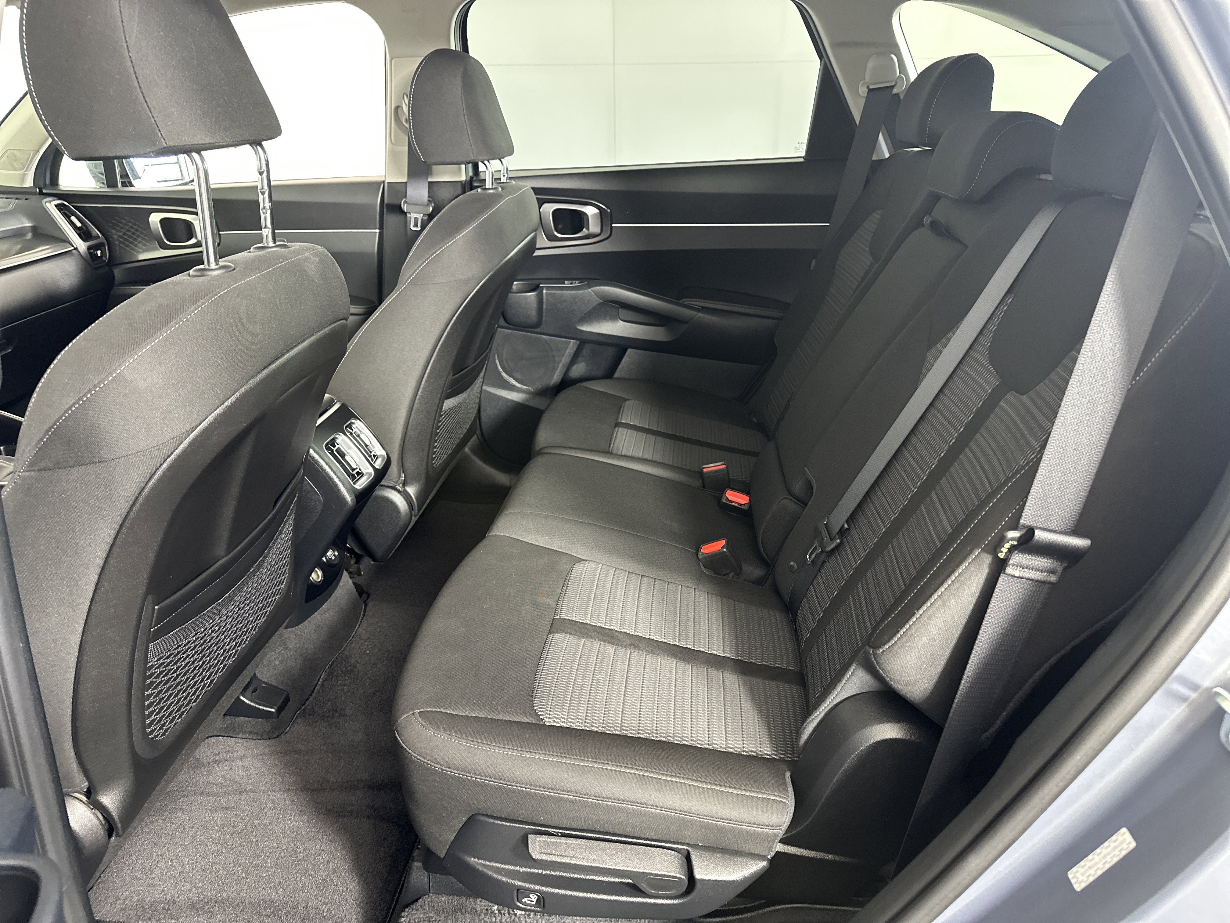 Used 2023 Kia Sorento LX image 7