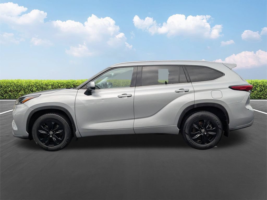 Used 2021 Toyota Highlander XLE AWD/4WD image 8