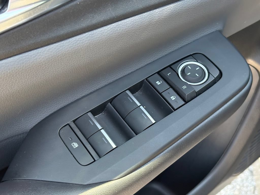 Used 2024 Toyota Prius XLE FWD image 23