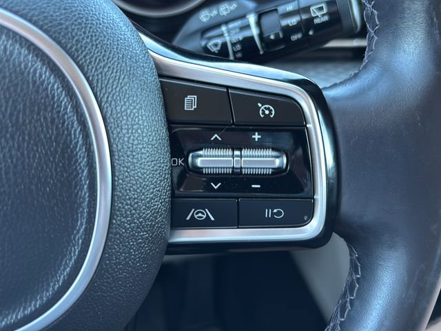 Used 2023 Kia Carnival LX FWD image 23