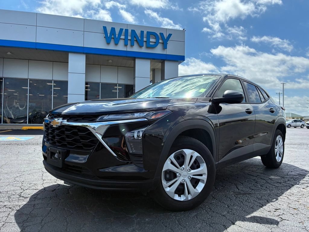 Used 2026 Chevrolet Trax LS w/ Driver Confidence Package FWD image 4
