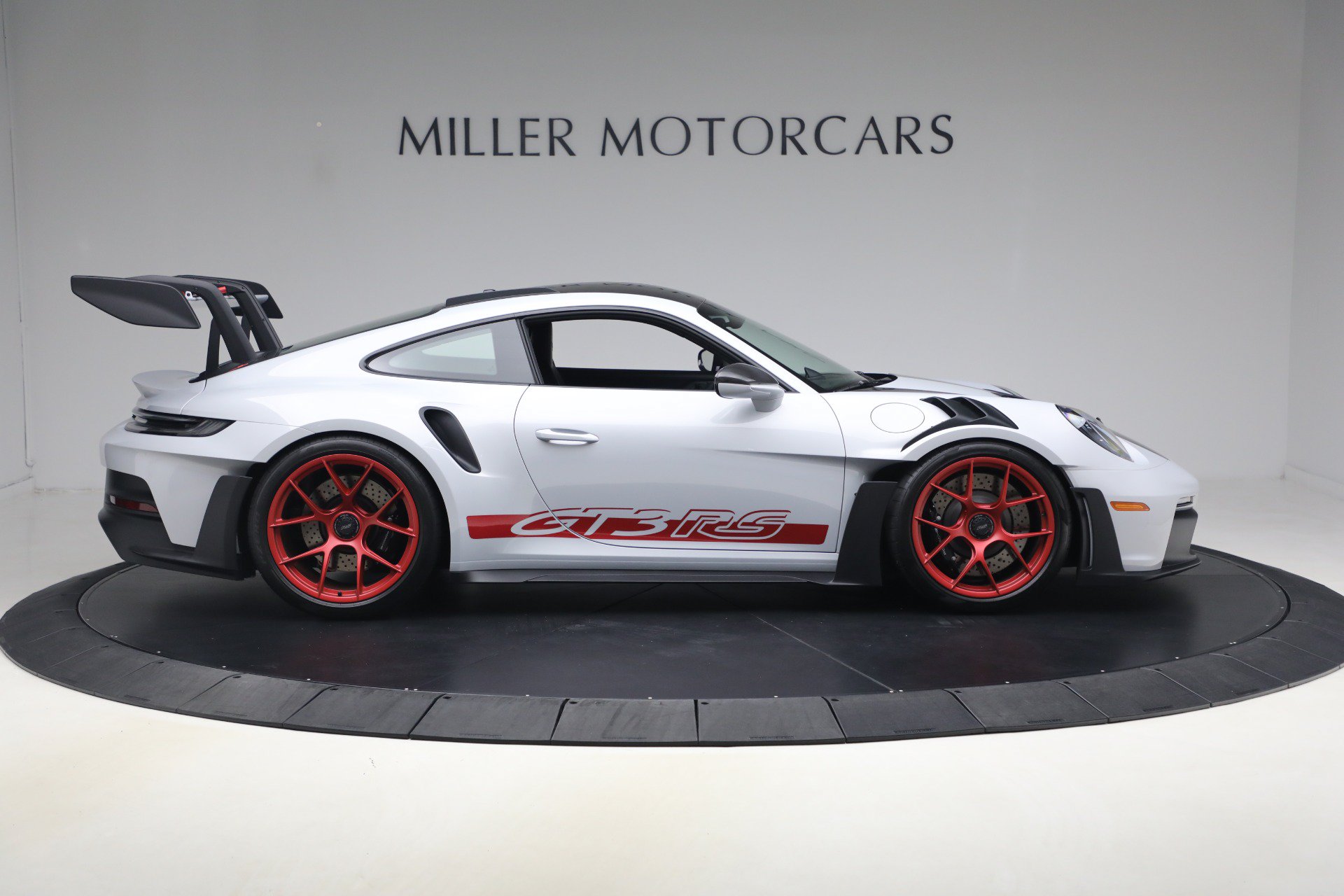 Used 2025 Porsche 911 GT3 RS RWD image 9