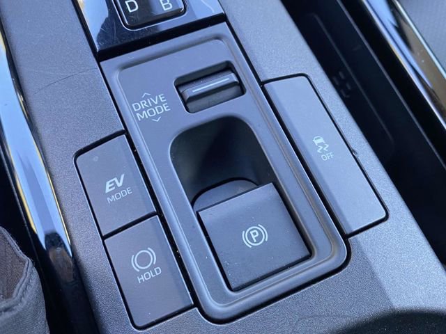 Used 2025 Toyota Prius XLE image 32