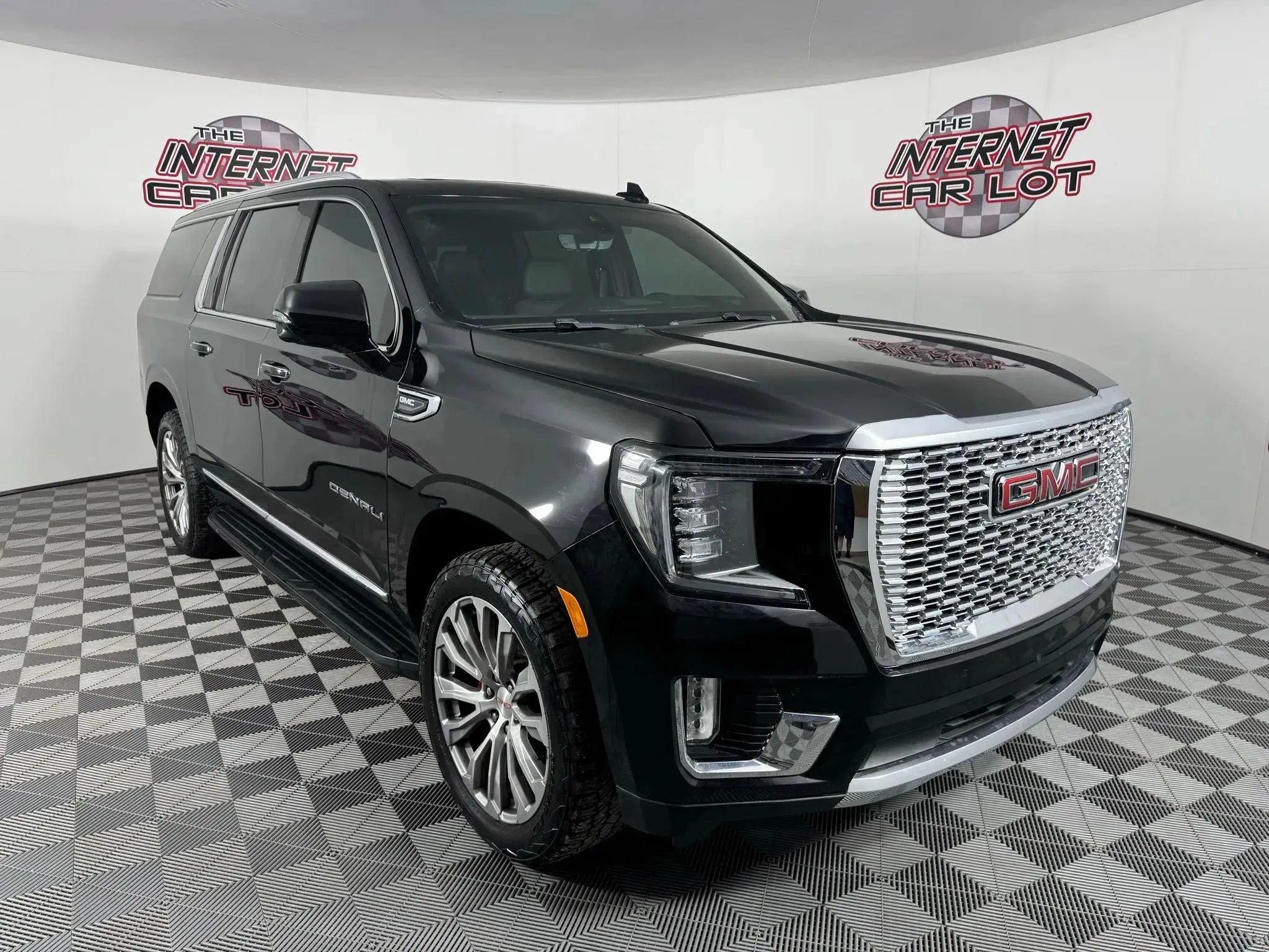 Used 2021 GMC Yukon XL Denali w/ Advanced Technology Package AWD/4WD image 9