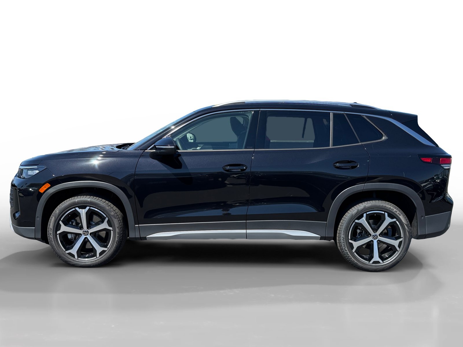 New 2026 Volkswagen Tiguan SE AWD/4WD image 2
