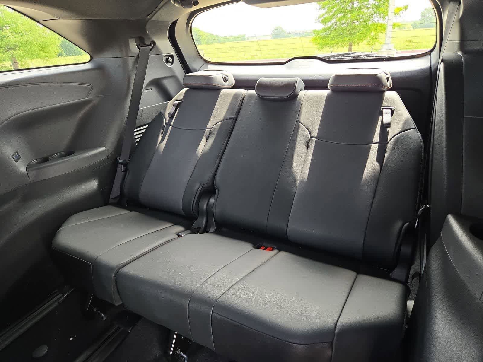 Used 2022 Toyota Sienna XSE FWD image 37
