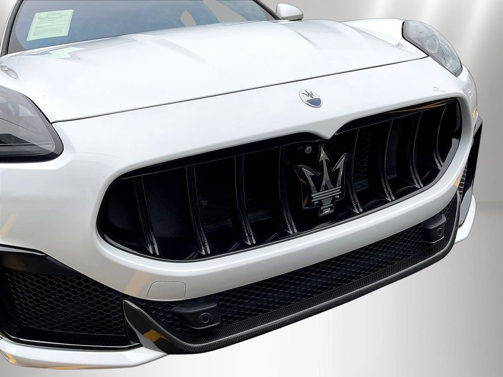 Used 2023 Maserati Grecale Trofeo AWD/4WD image 32
