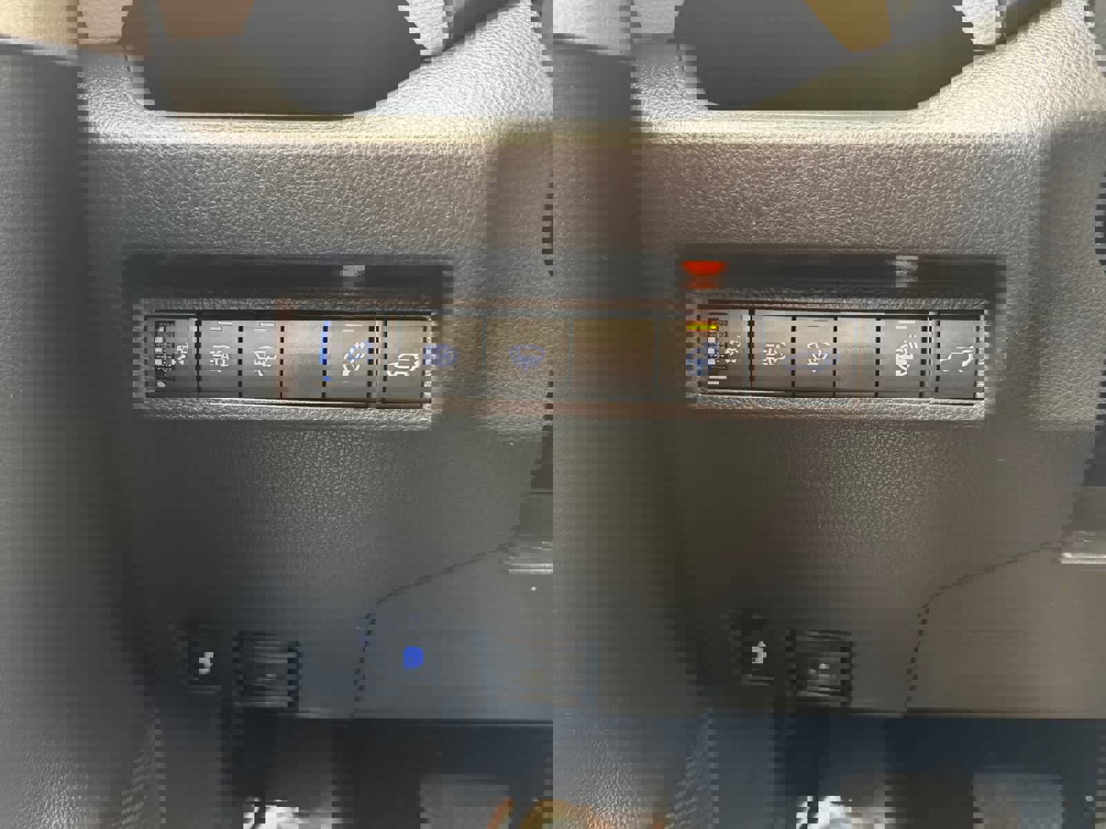 Used 2021 Toyota RAV4 XLE w/ Convenience Package AWD/4WD image 25