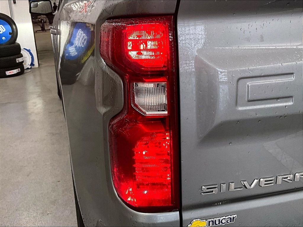 Used 2023 Chevrolet Silverado 1500 LT AWD/4WD image 32