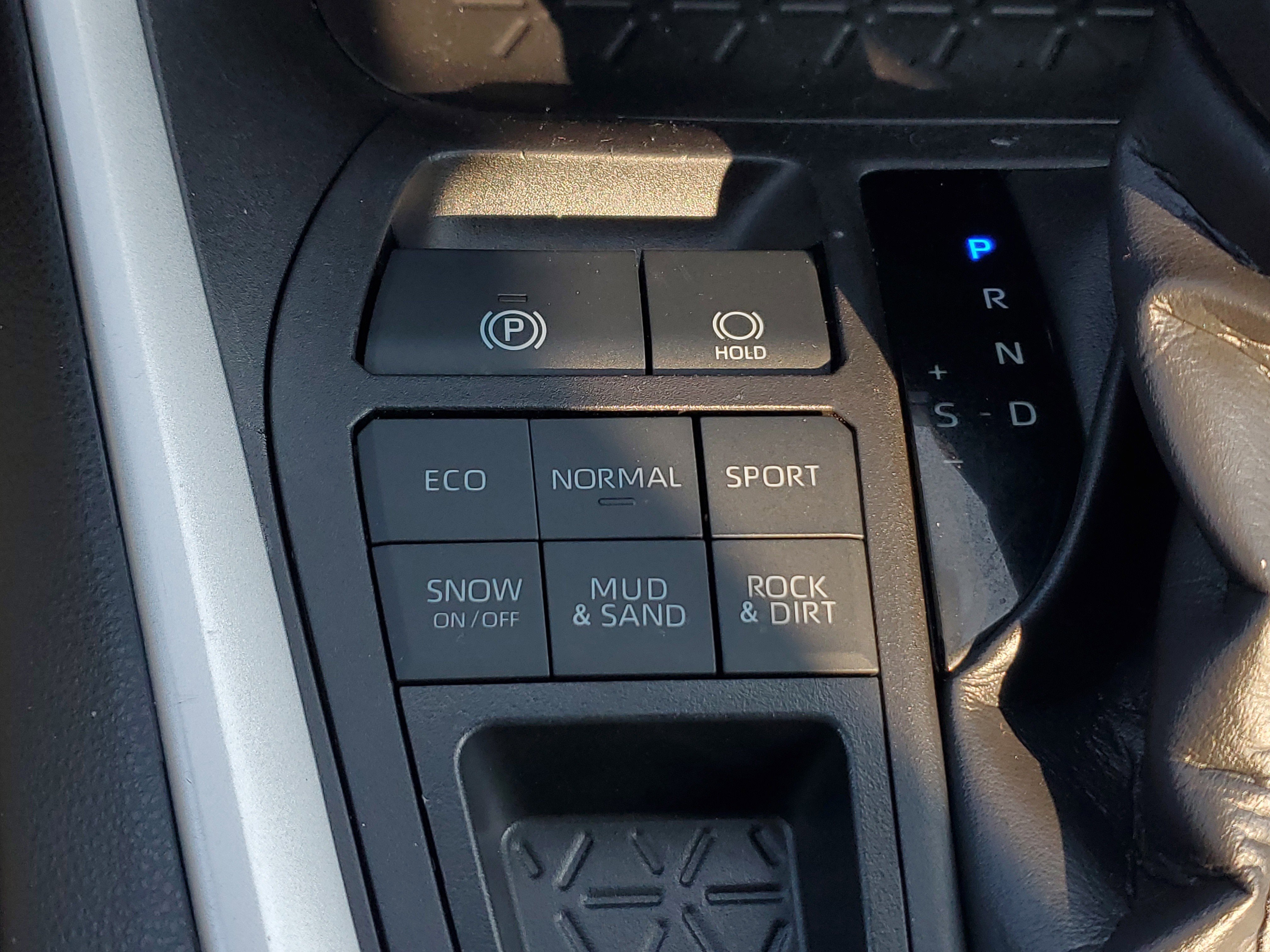 Used 2024 Toyota RAV4 LE image 28