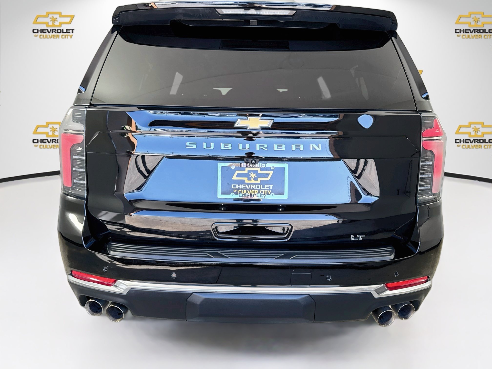 Used 2025 Chevrolet Suburban Premier AWD/4WD image 7
