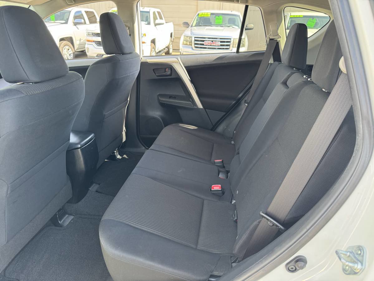 Used 2015 Toyota RAV4 LE image 19
