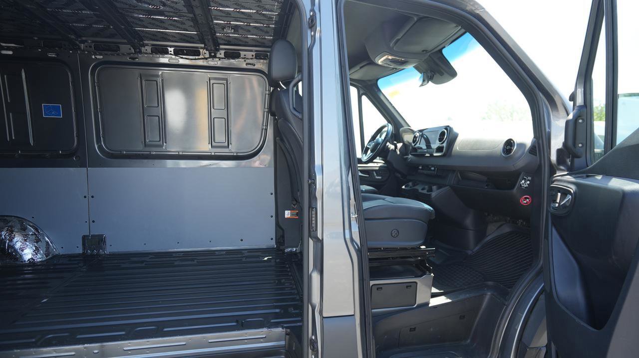 Used 2024 Mercedes-Benz Sprinter 2500 image 9