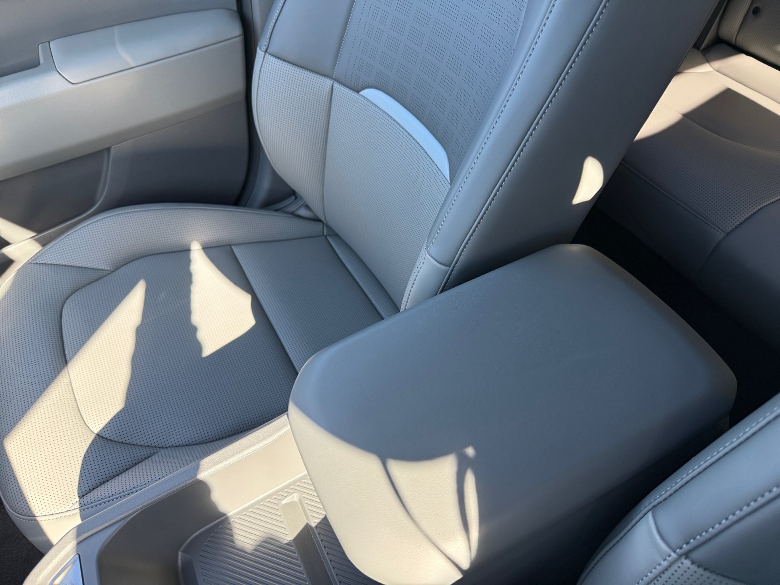 New 2027 Kia EV3 Wind FWD image 14