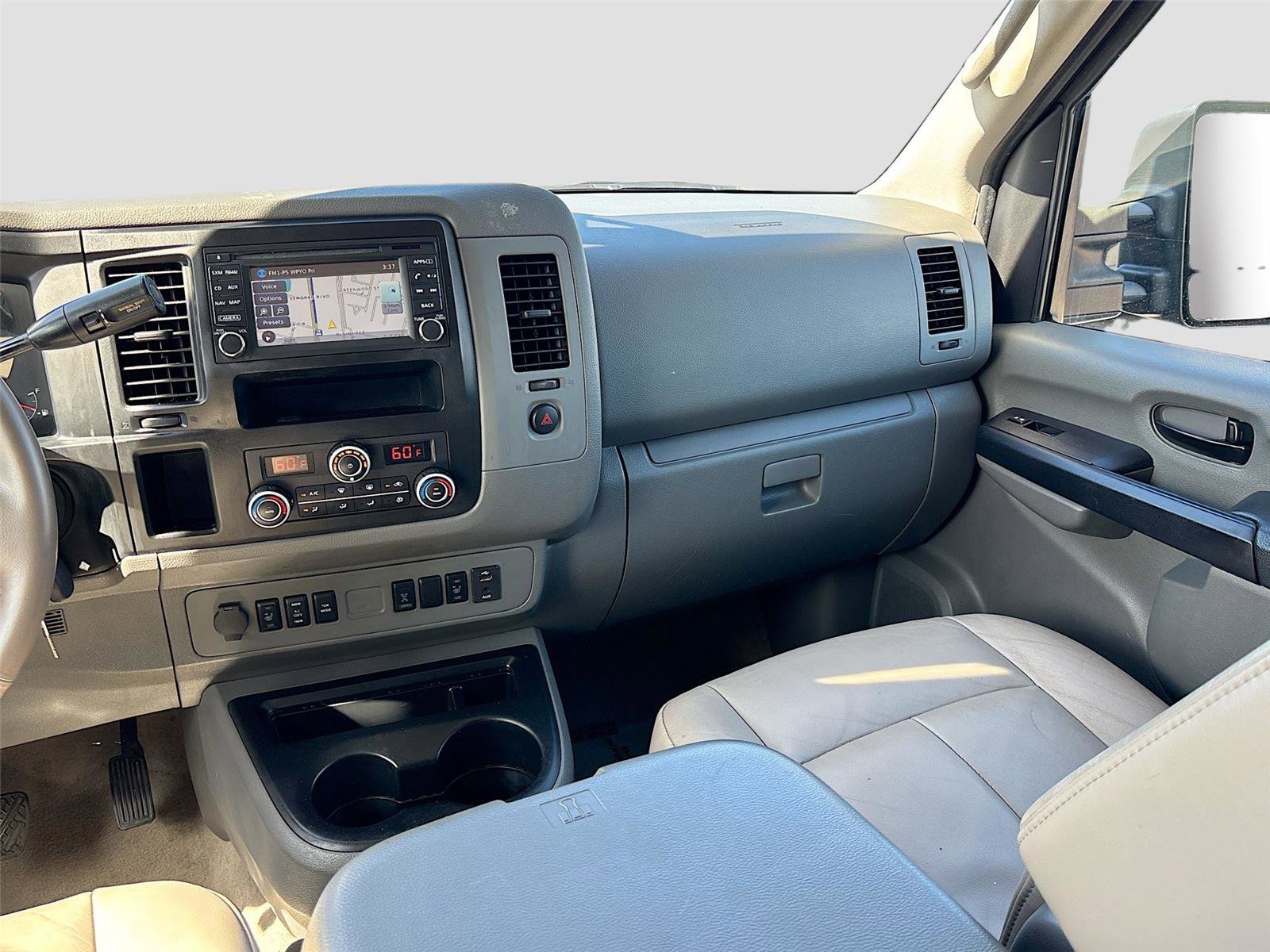 Used 2016 Nissan NV 3500 SL image 25