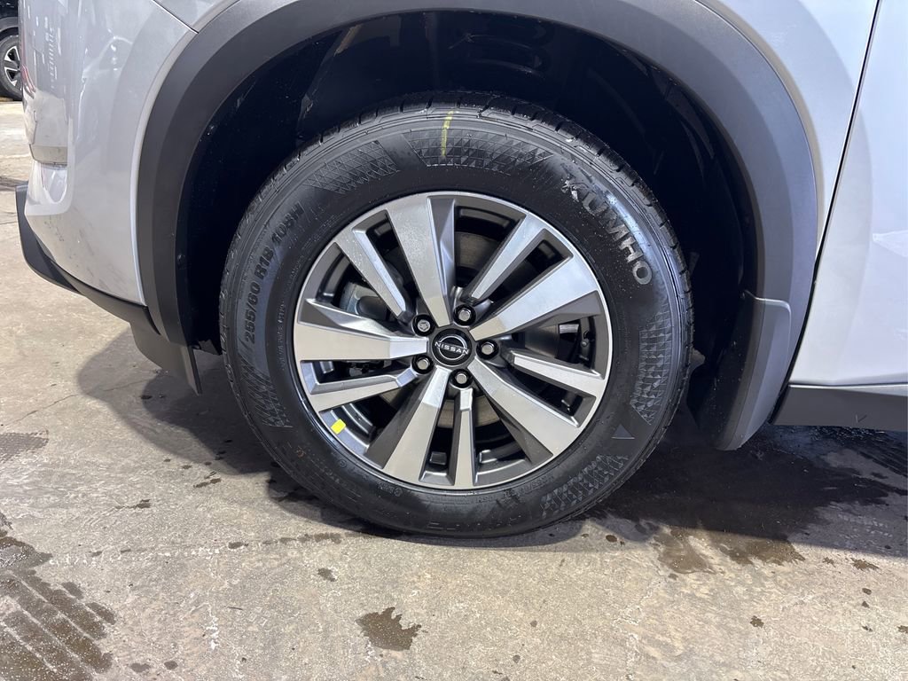 New 2025 Nissan Pathfinder SL image 12