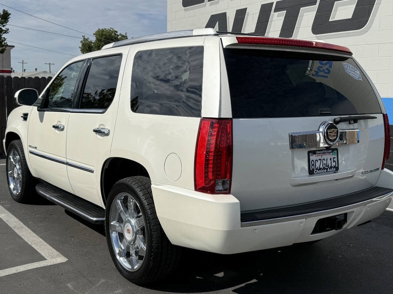 Used 2014 Cadillac Escalade Luxury AWD/4WD image 4