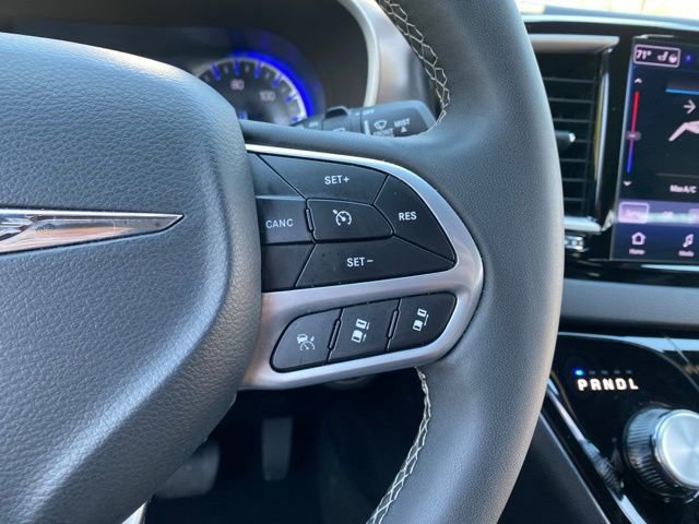 Used 2025 Chrysler Pacifica Select image 20