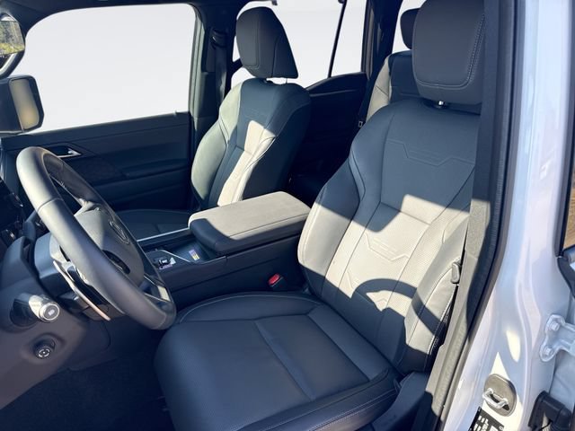 Used 2024 Lexus GX 550 AWD/4WD image 11