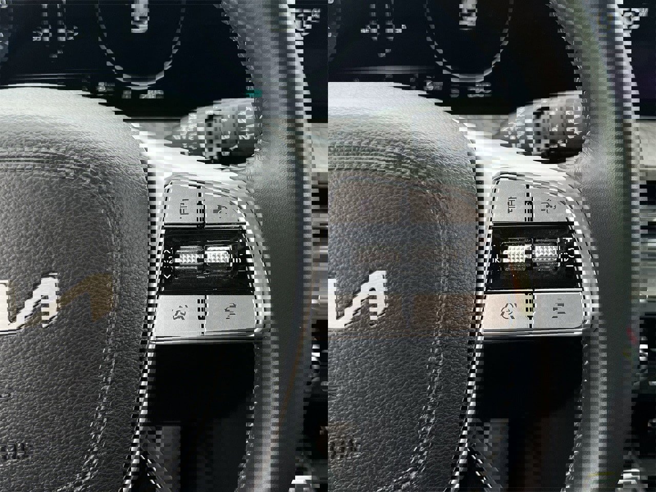 Used 2024 Kia Telluride SX w/ Towing Package image 11