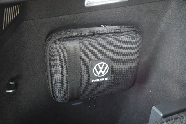 Used 2022 Volkswagen Tiguan SE R-Line image 36