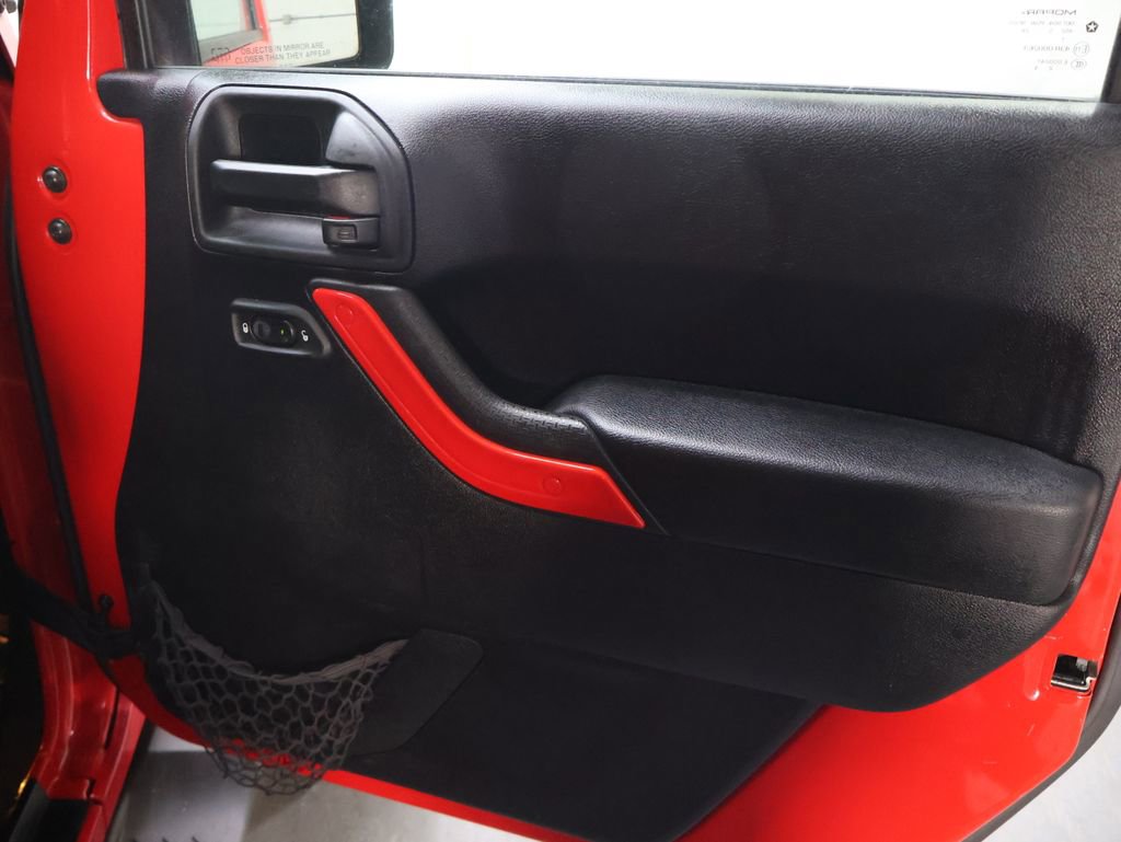 Used 2015 Jeep Wrangler Unlimited Sahara image 11