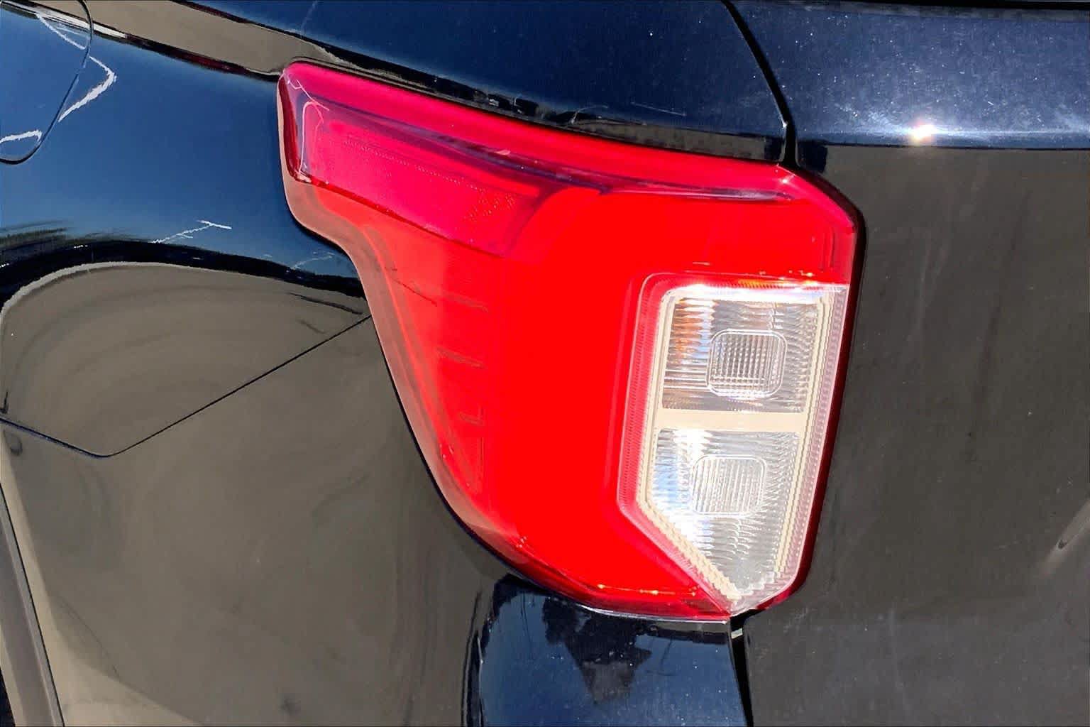 Used 2023 Ford Explorer Limited AWD/4WD image 28