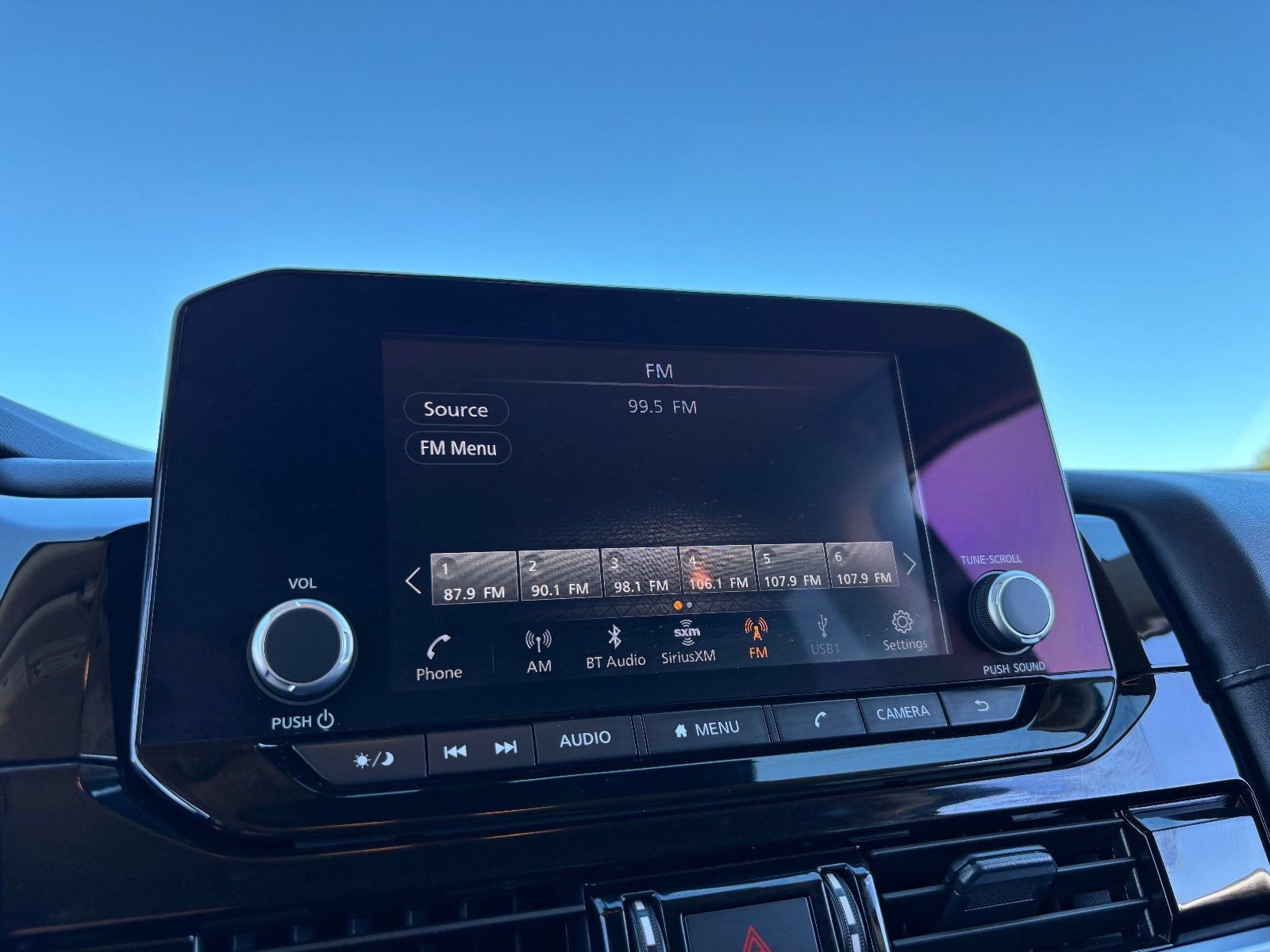 Certified 2025 Nissan Pathfinder SV FWD image 23