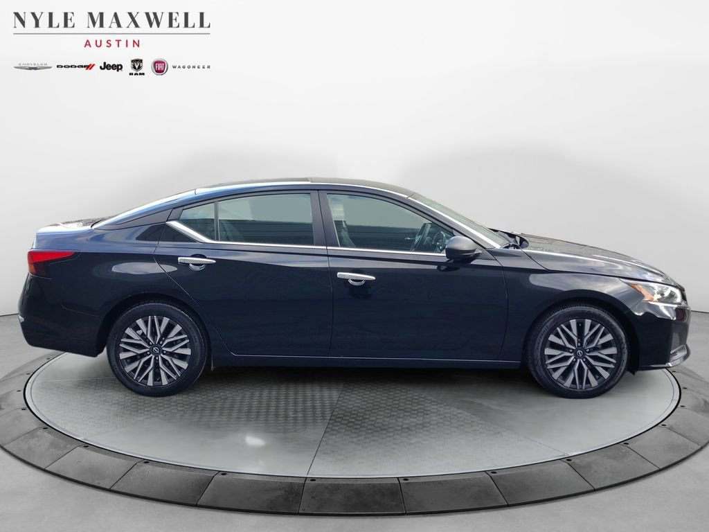 Used 2024 Nissan Altima 2.5 SV image 16