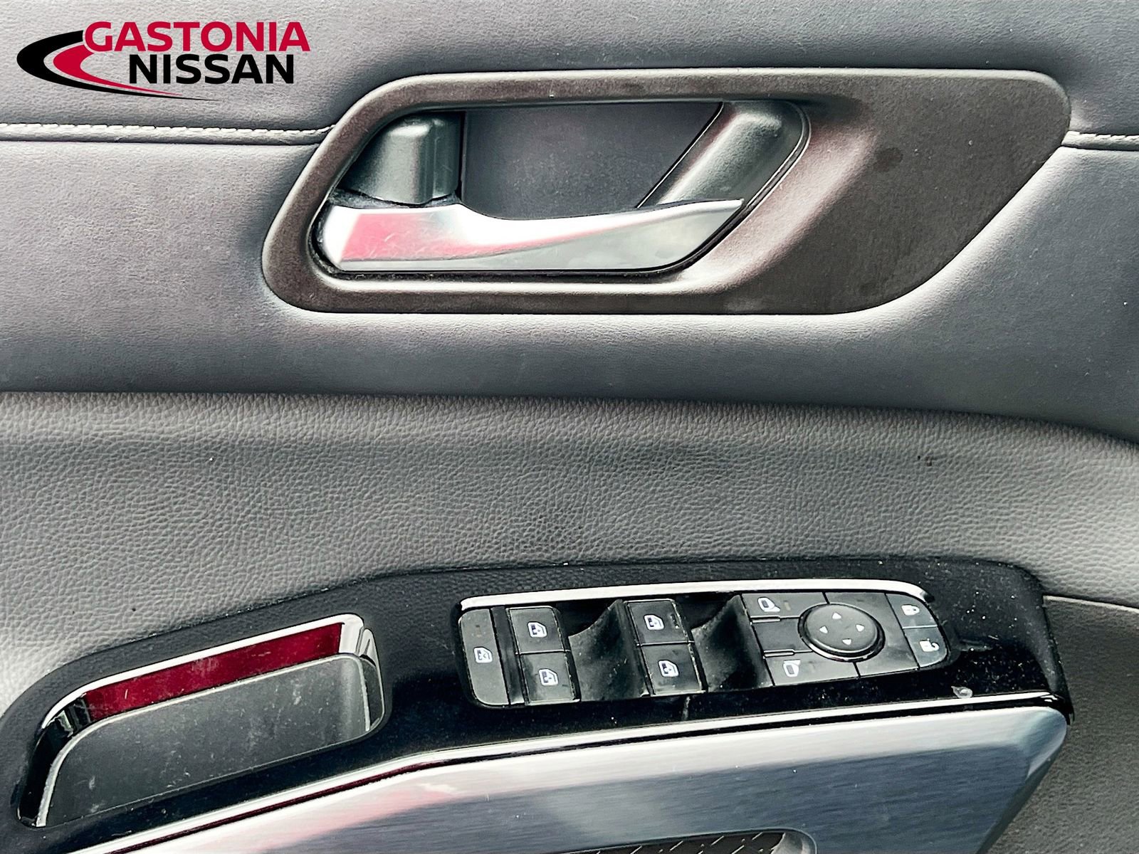 Used 2023 Nissan Pathfinder SL w/ Lighting Package (N92) image 23