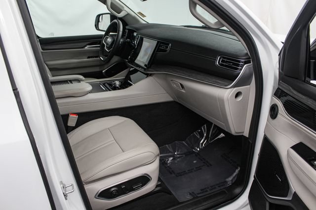 Used 2024 Jeep Wagoneer L Series II RWD image 20