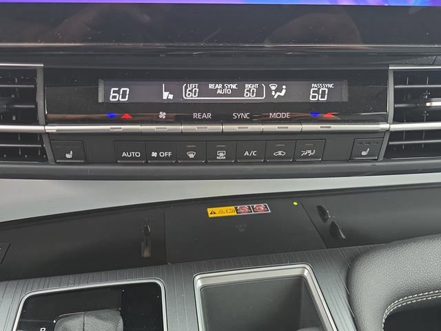 Used 2025 Toyota Sienna XLE image 25