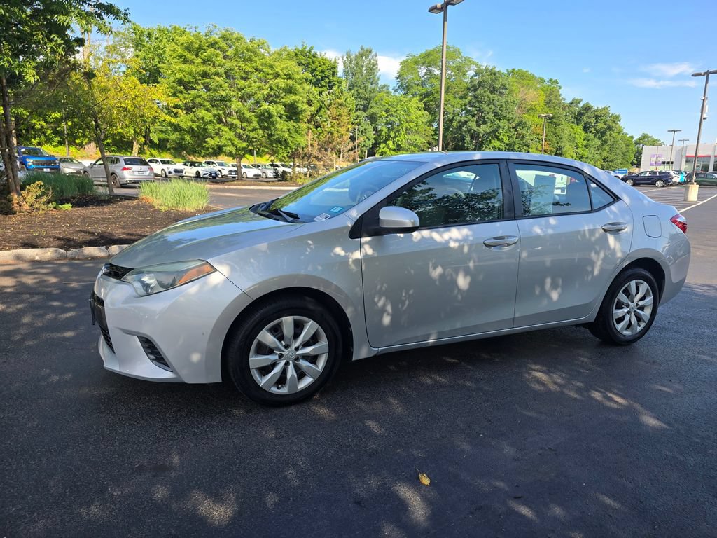 Used 2015 Toyota Corolla LE FWD image 3