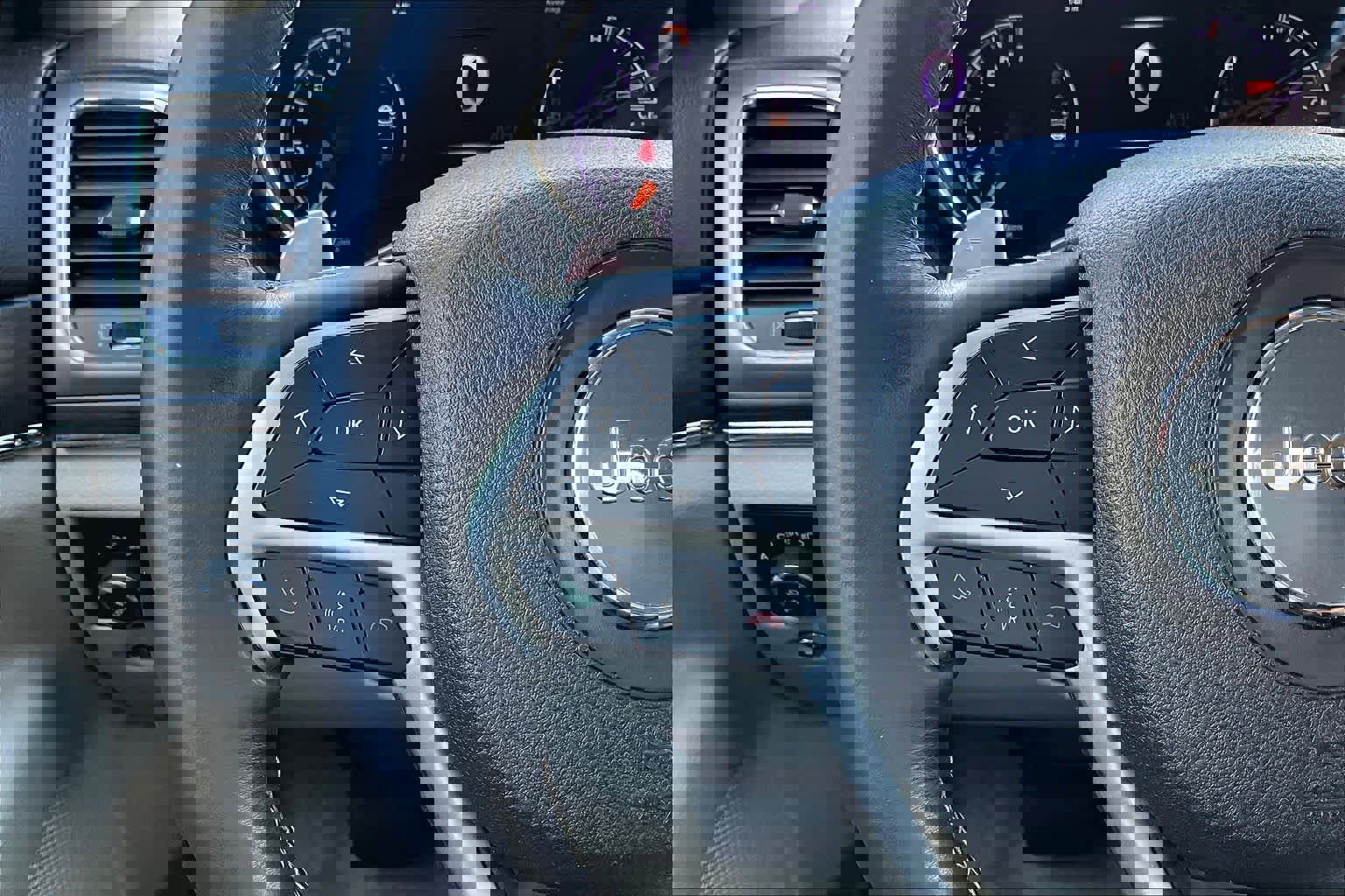 Used 2015 Jeep Grand Cherokee Overland image 24