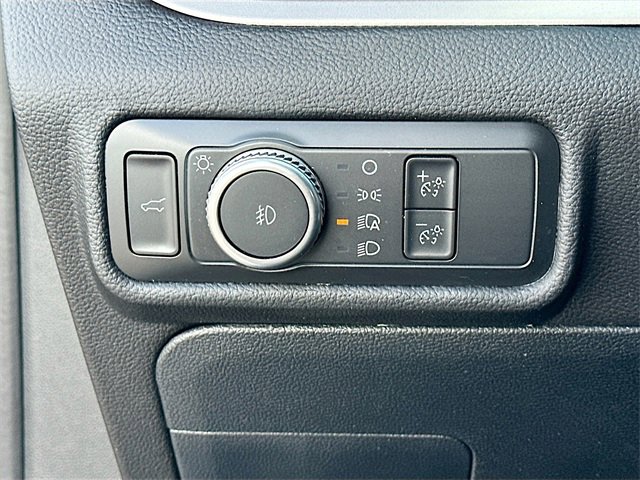 Used 2022 Ford Explorer XLT w/ Equipment Group 202A image 10