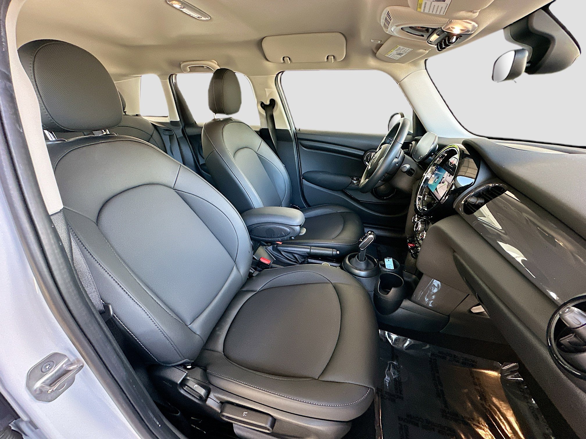 Used 2024 MINI Cooper 4-Door Hardtop image 25