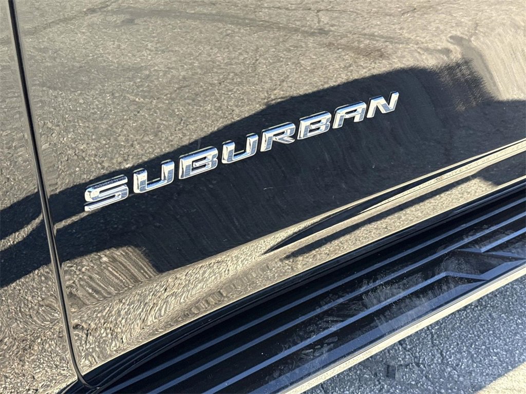 Used 2024 Chevrolet Suburban Premier image 28