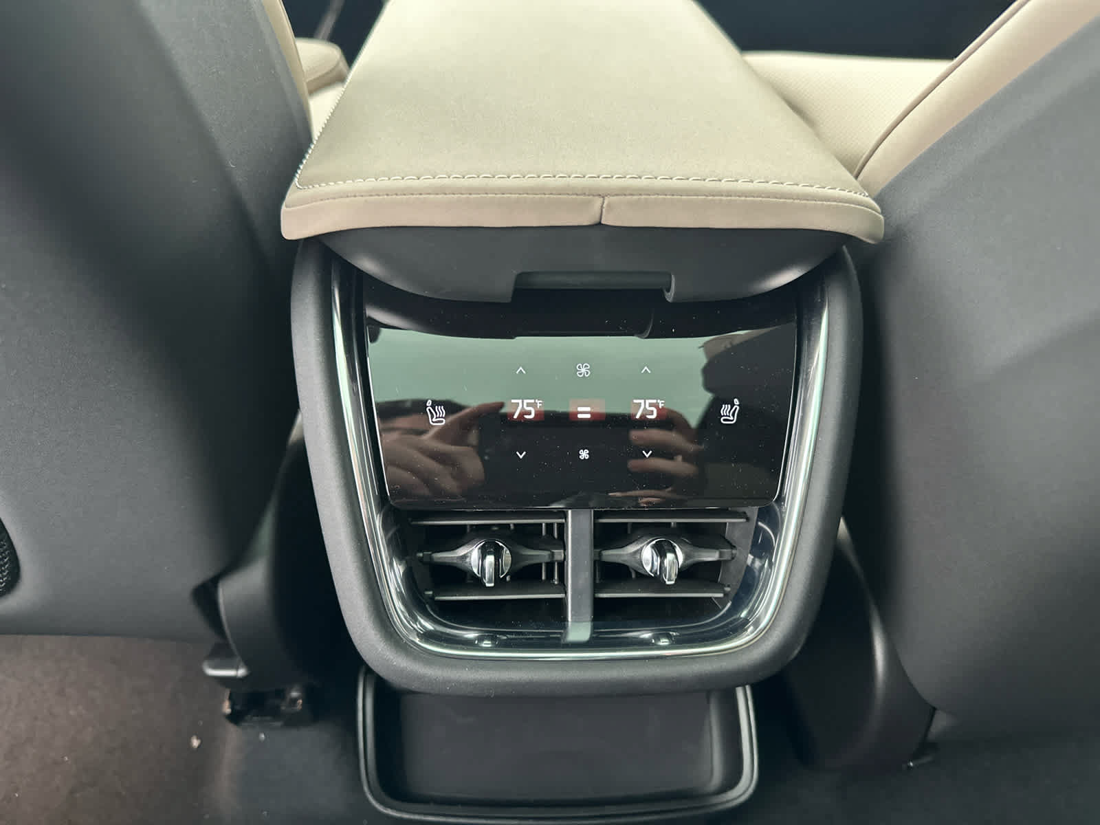 New 2026 Volvo EX90 Plus AWD/4WD image 32