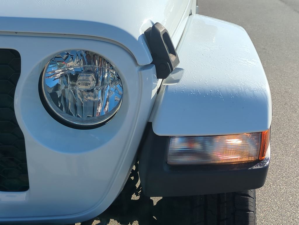 Used 2020 Jeep Gladiator Sport w/ Quick Order Package 24S image 11