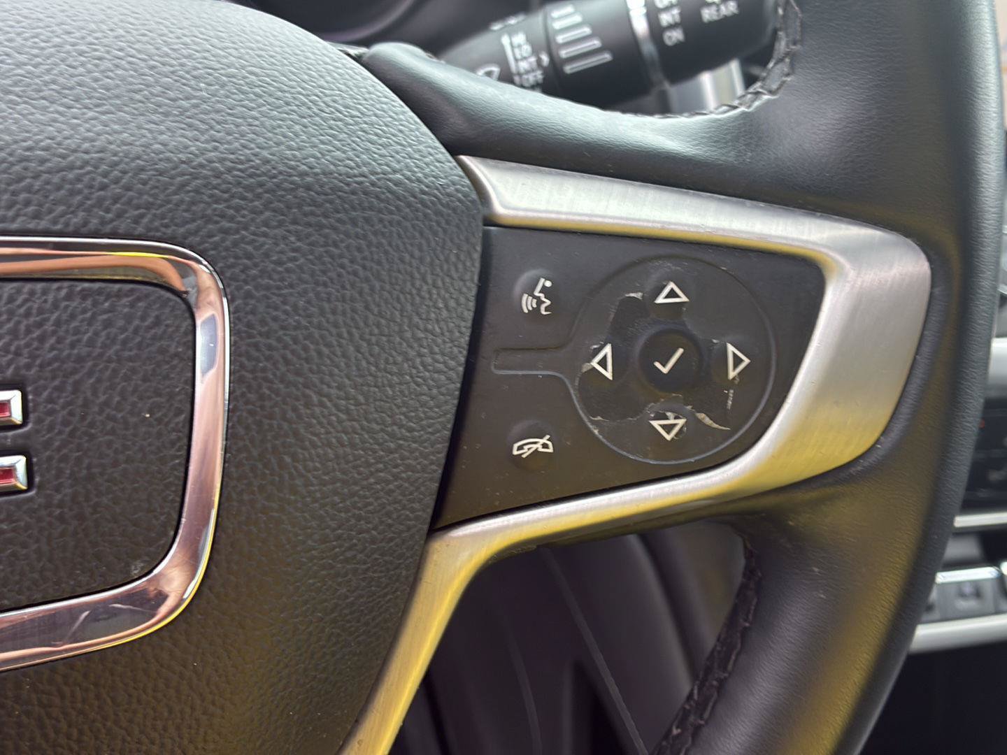 Used 2023 GMC Acadia SLT AWD/4WD image 13