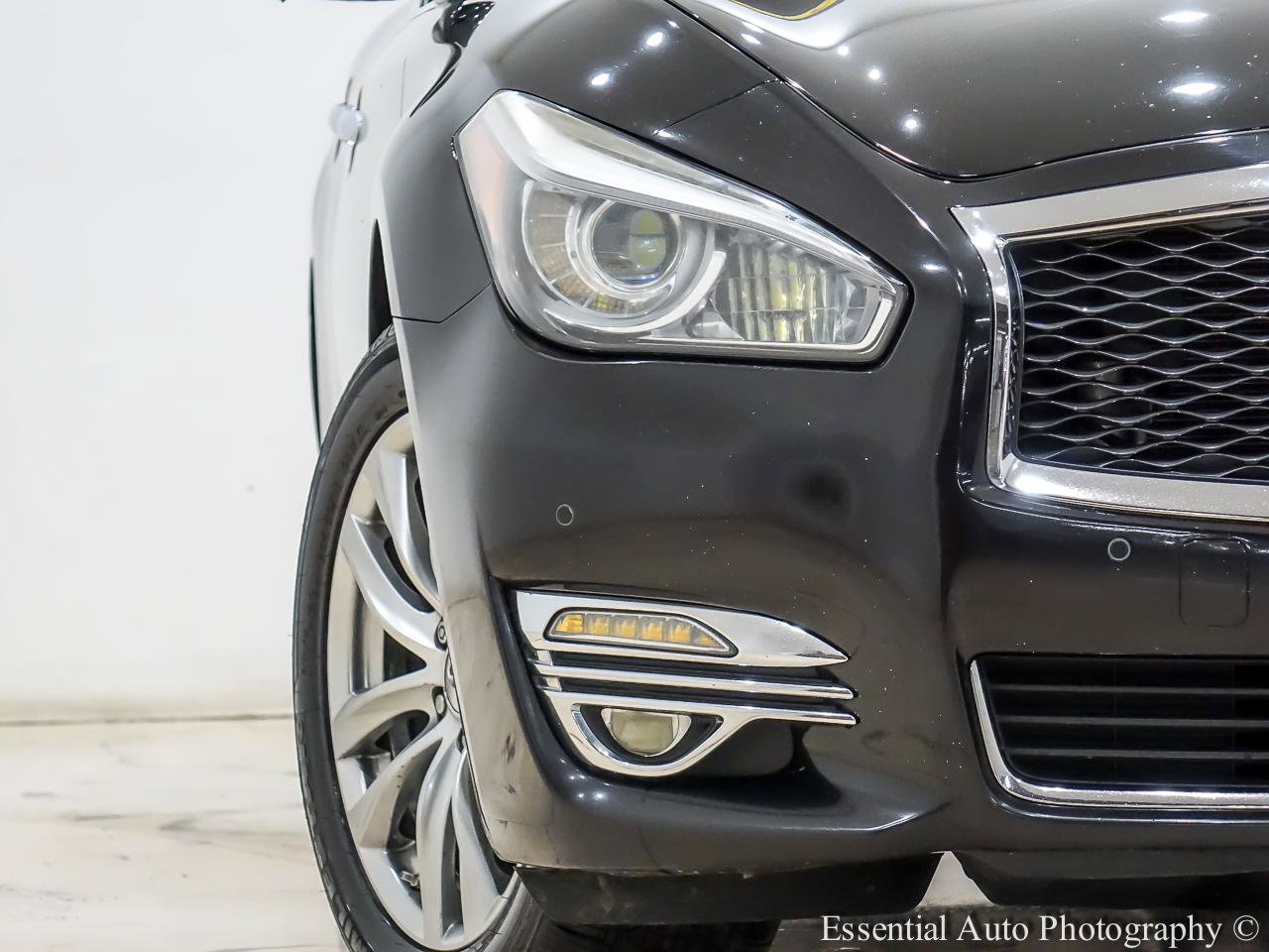 Used 2015 INFINITI Q70 3.7 w/ Technology Package AWD/4WD image 6