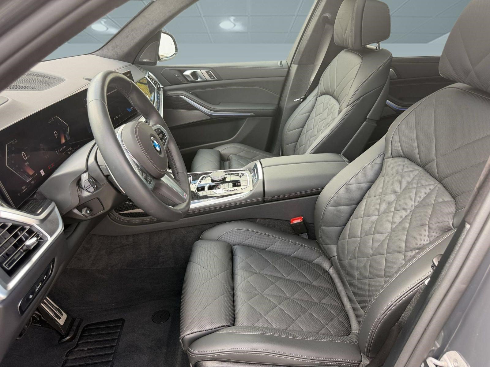 Used 2026 BMW X7 xDrive40i w/ M Sport Package AWD/4WD image 5