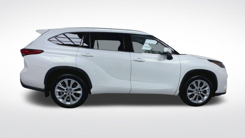Used 2021 Toyota Highlander Limited image 27