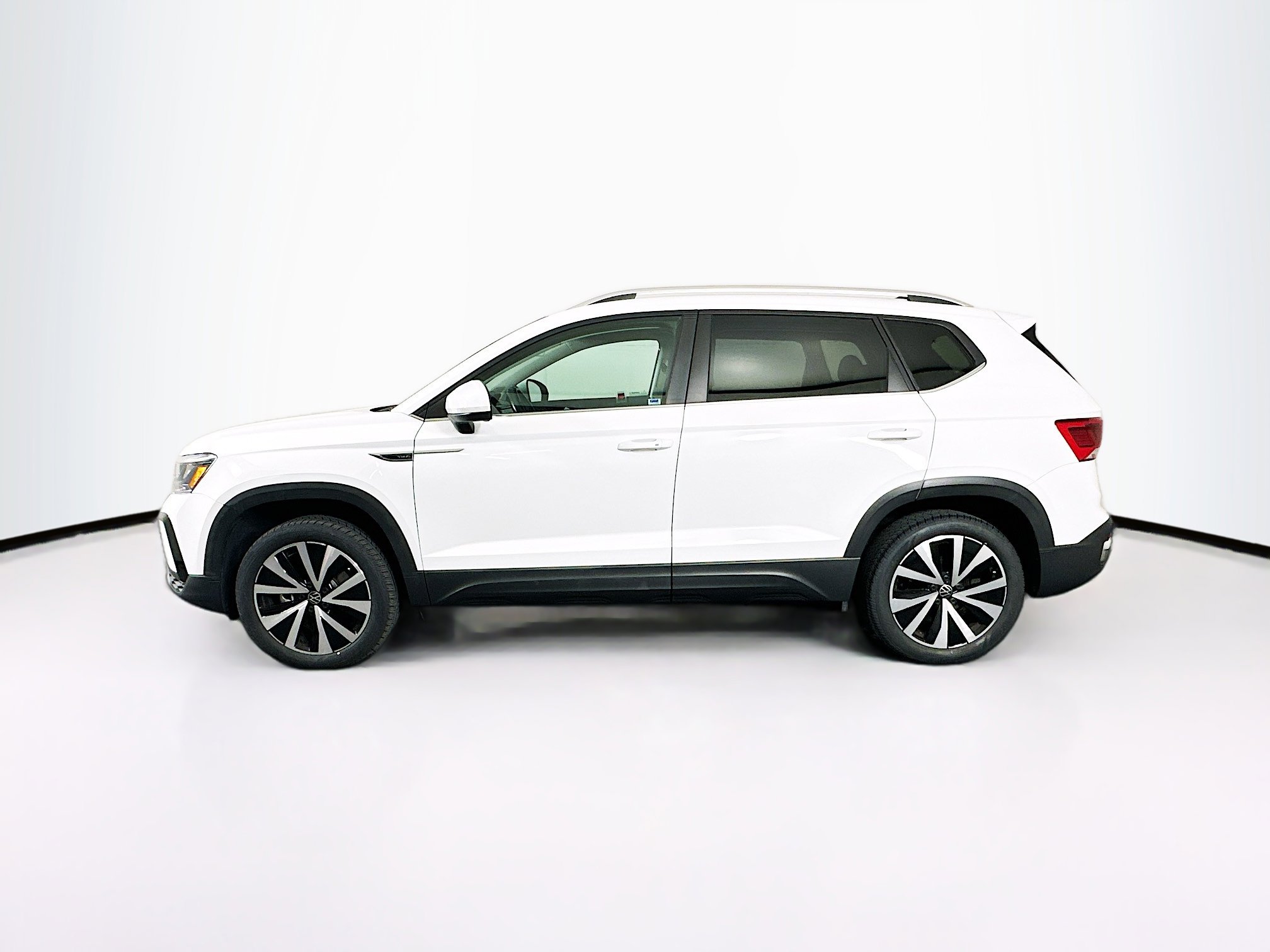 Used 2022 Volkswagen Taos SE FWD image 4