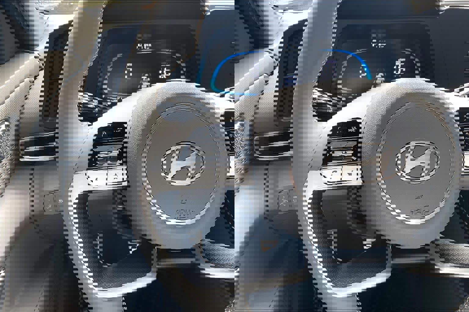 Certified 2025 Hyundai Elantra Sport image 24