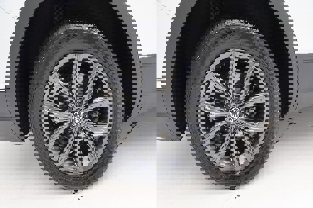 Used 2024 Volkswagen Tiguan Wolfsburg Edition image 10