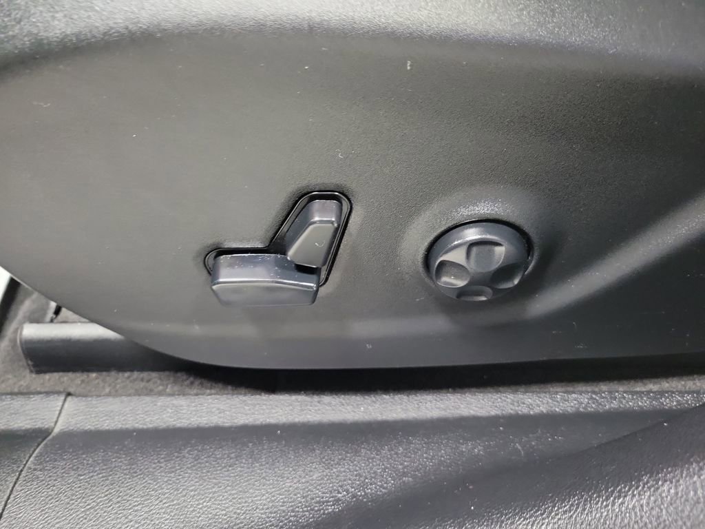 Used 2019 Jeep Cherokee Limited image 32